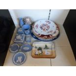 A quantity of sundry ceramics to include Wedgwood, Doulton,