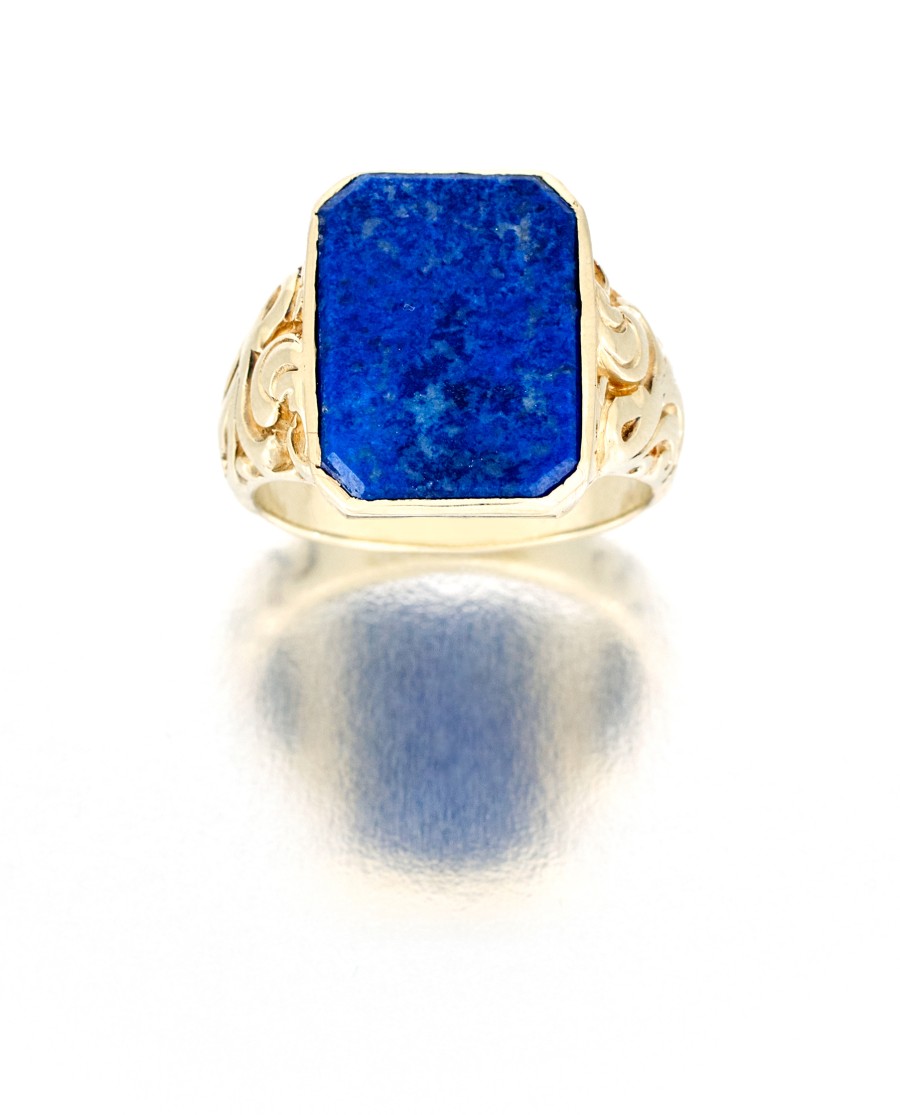 Lapis lazuli ring collet-set with a rectangular lapis lazuli, the shoulders with foliate motifs,