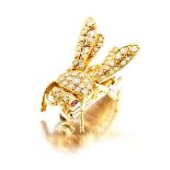Diamond and gold bee brooch realistically modelled with articulated wings, pavé-set with eight-