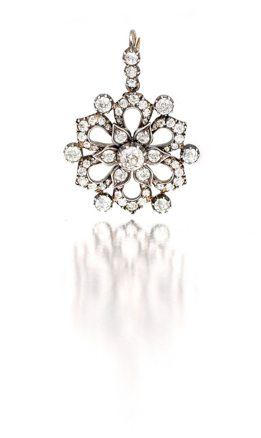 Edwardian diamond pendant/brooch, retailed by The Goldsmiths & Silversmiths Company Ltd, 112