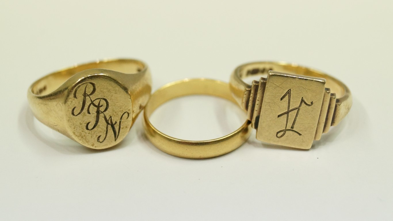 Two 9ct gold signet rings, 13.5g; and an - Image 2 of 3