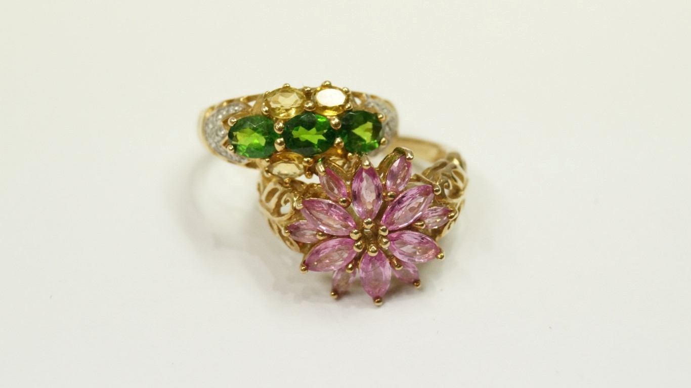 A 9ct gold pink topaz flower head ring,