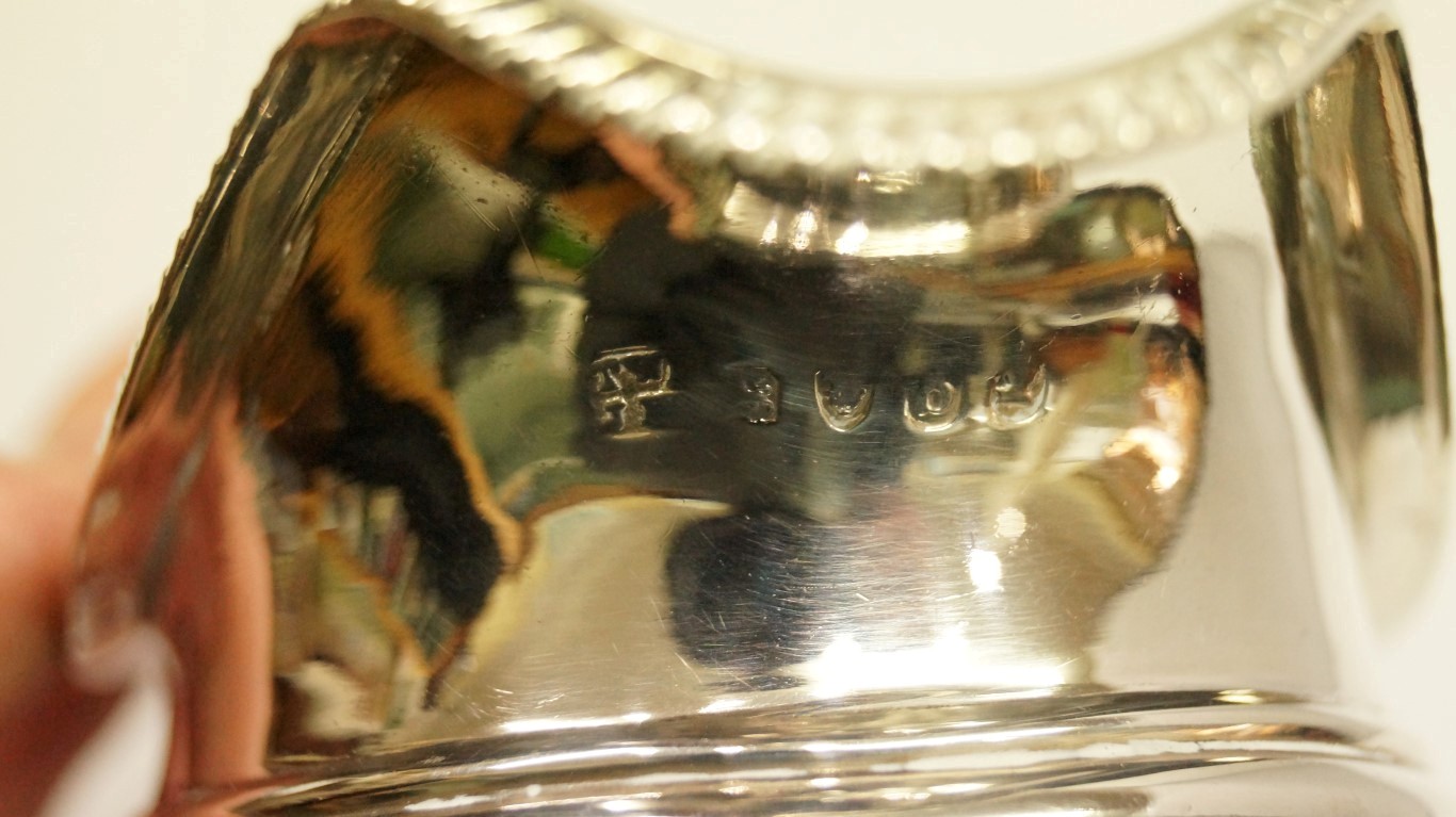 A George III silver milk jug, by Thomas - Image 2 of 2