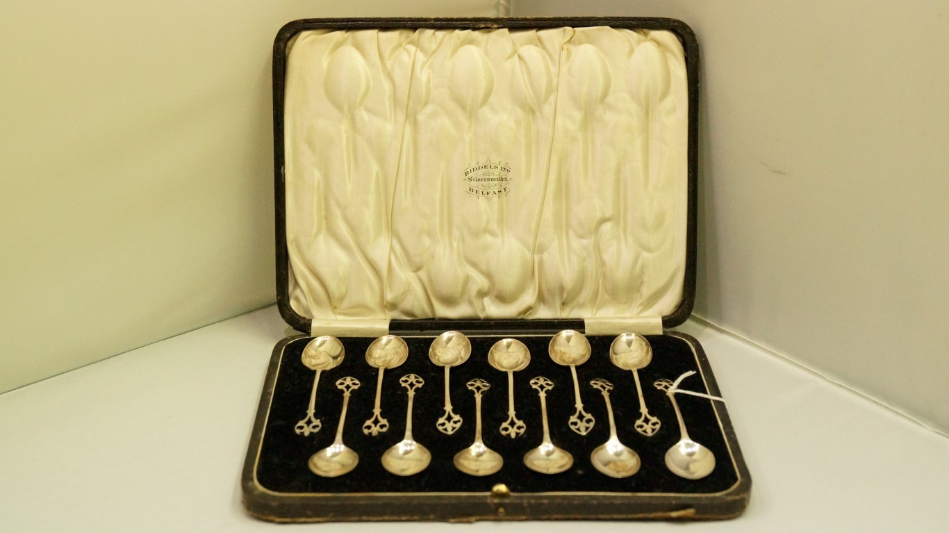 A cased set of twelve silver coffee spoo