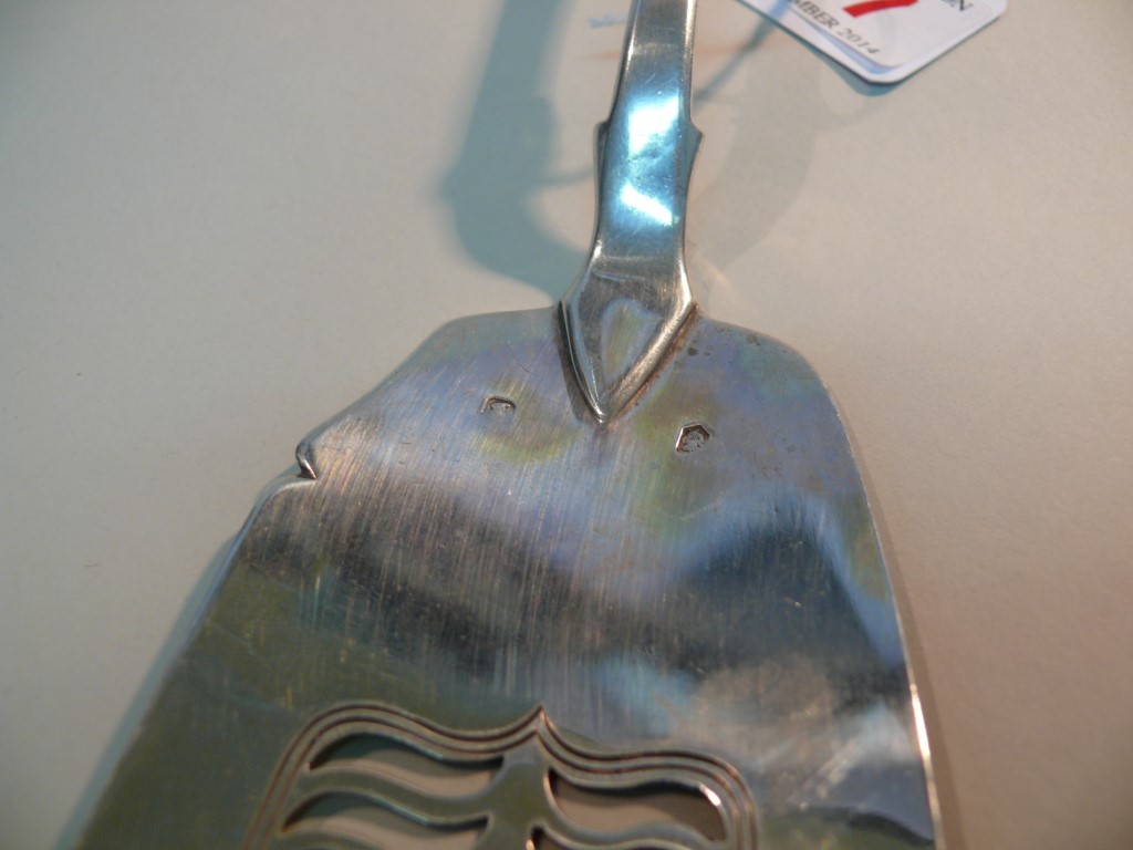 An Irish George IV silver fiddle pattern fish slice, by Thomas Farnett, Dublin 1827, with additional - Image 3 of 6