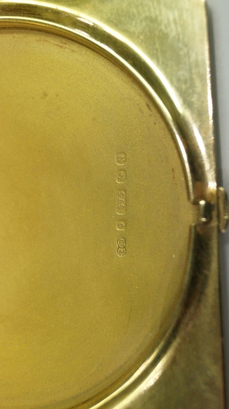 A 9ct gold engine turned compact, by Dea - Image 3 of 4