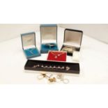 A small quantity of assorted jewellery m