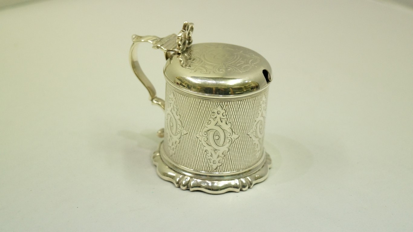 A Victorian silver mustard pot, by Charles Thomas Fox & George Fox, London 1848, 9cm, 140g. - Image 4 of 7