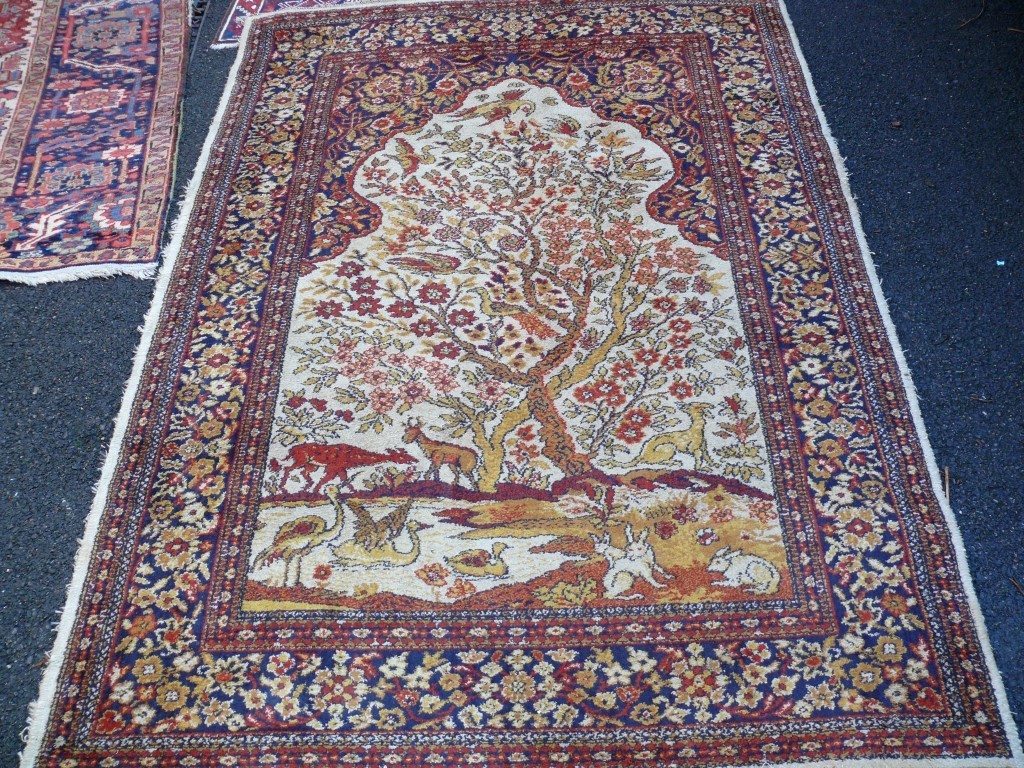 A pair of prayer style rugs, having cent