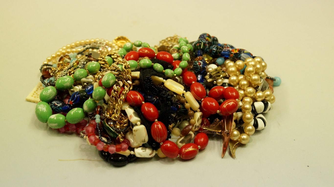 A quantity of costume jewellery, mainly