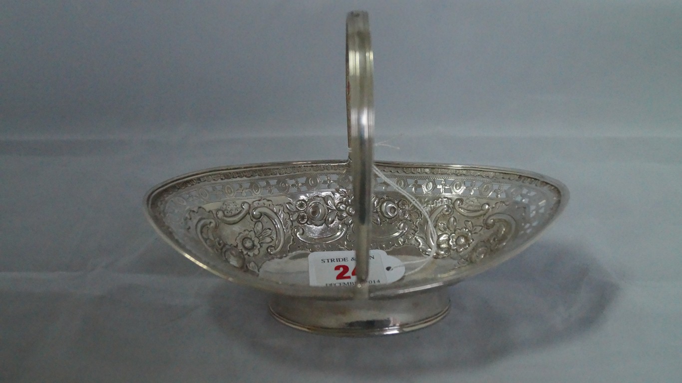 A Georgian unmarked sweetmeat dish, of b - Image 2 of 4