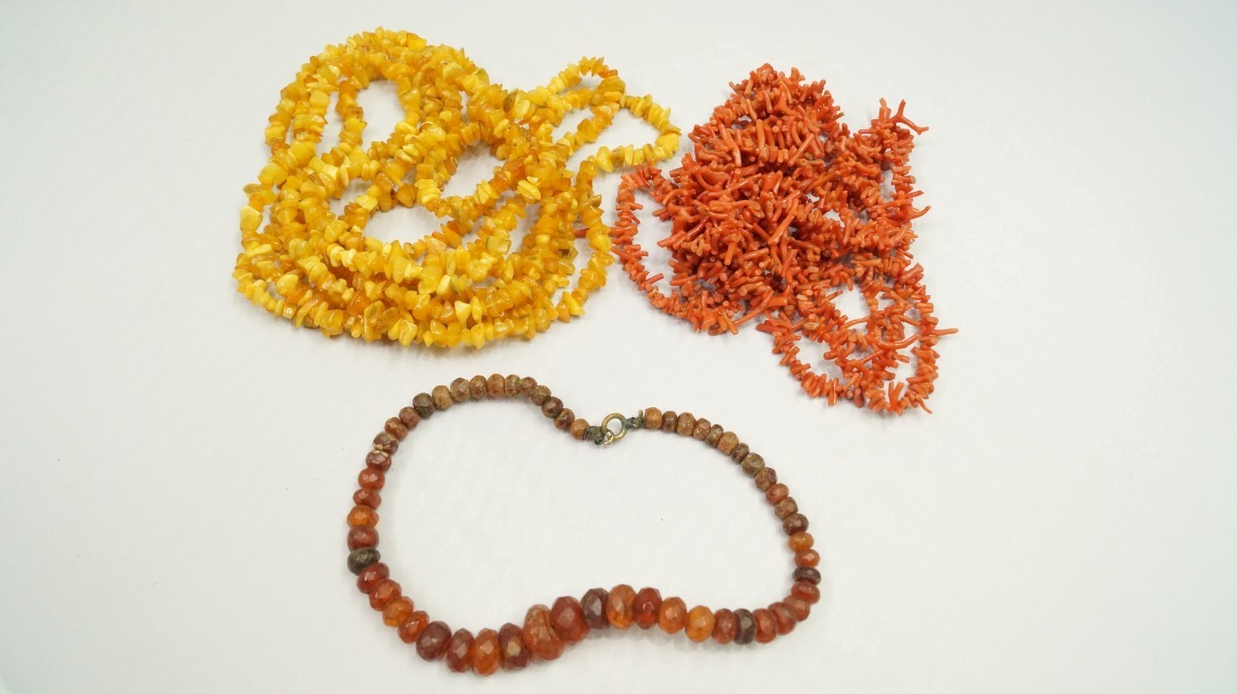 A long coral branch necklace, 225cm; tog