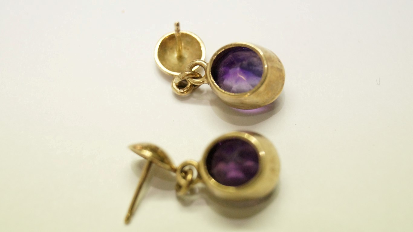A pair of unmarked amethyst pendant drop - Image 2 of 2