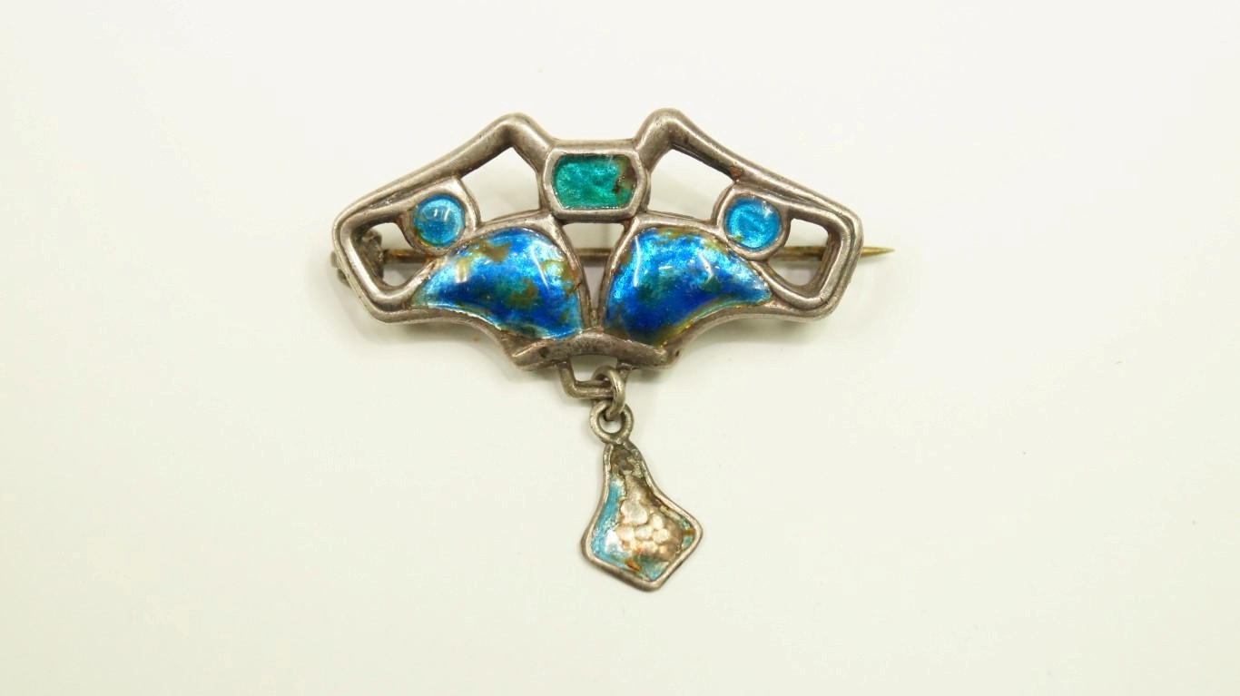 An Art Nouveau silver and enamel brooch, by Charles Horner, Chester 1908, 3.5cm. Condition Report: - Image 2 of 3