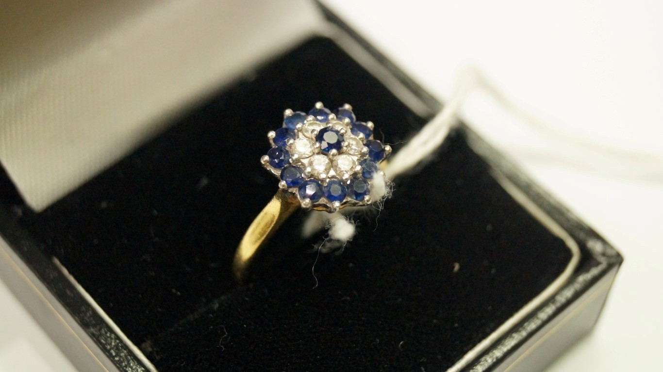 An 18ct gold diamond and sapphire floral - Image 5 of 6