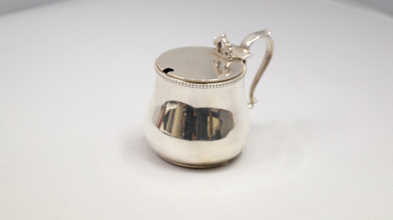 A Victorian silver mustard pot, by Georg