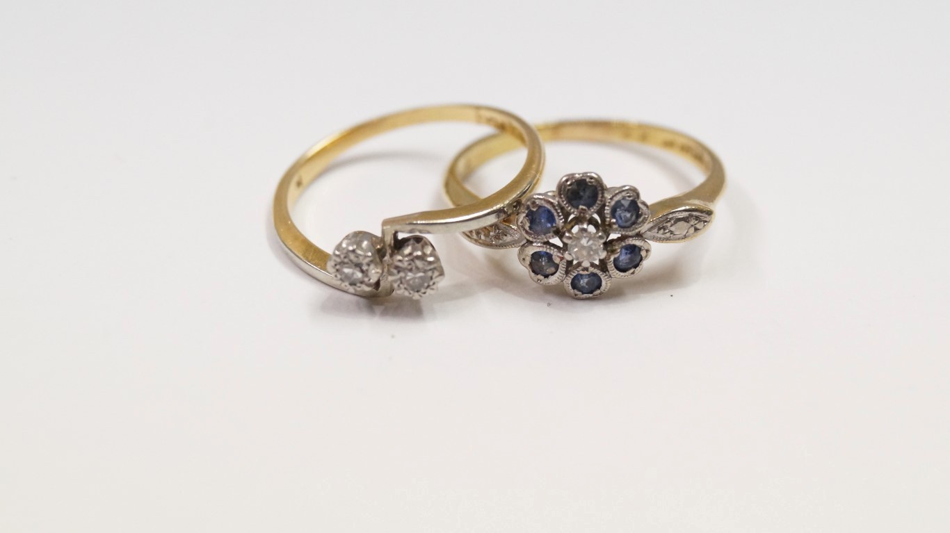 An 18ct gold and platinum ring, set six