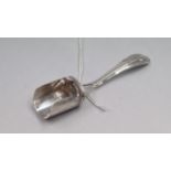 A Dutch white metal caddy spoon, having ribbed bowl, 8.7cm.