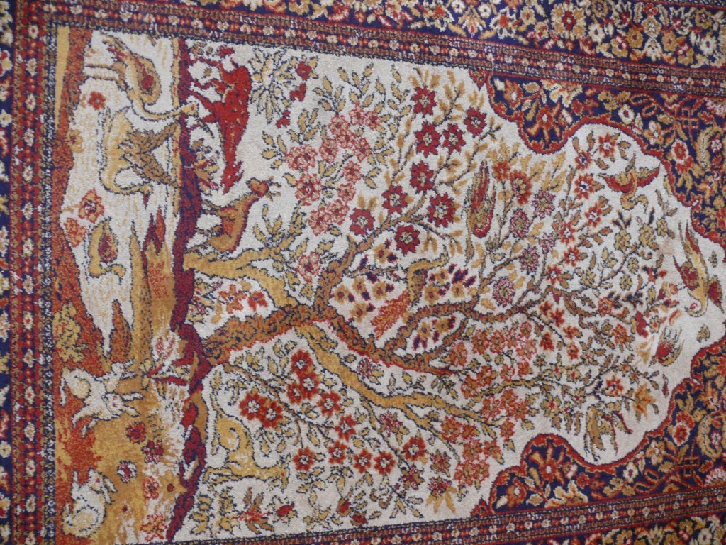 A pair of prayer style rugs, having cent - Image 6 of 7