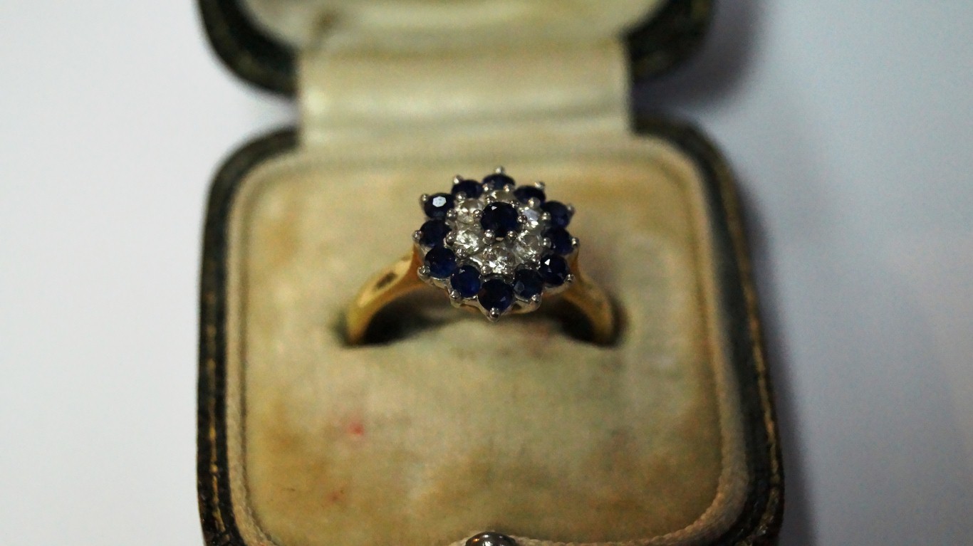 An 18ct gold diamond and sapphire floral - Image 2 of 6