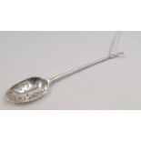 An 18th century silver mote spoon, by W.L, 13.5cm.