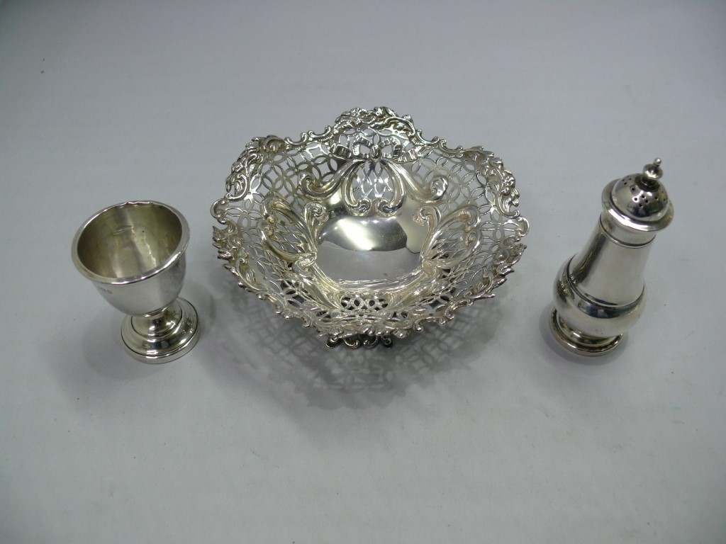 A Victorian silver pierced bonbon dish,