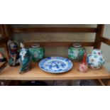 A small group of oriental porcelain, to include: a blue and white plate, pseudo Chenghua six