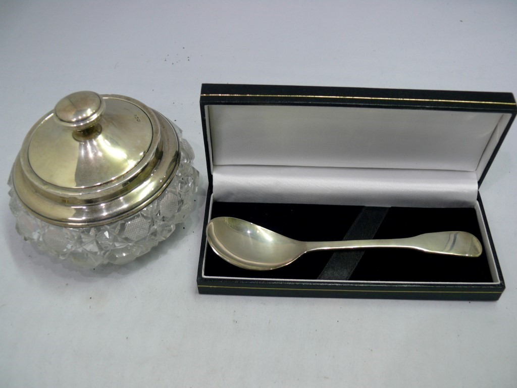 A cased silver spoon, by Haviland, 37g;