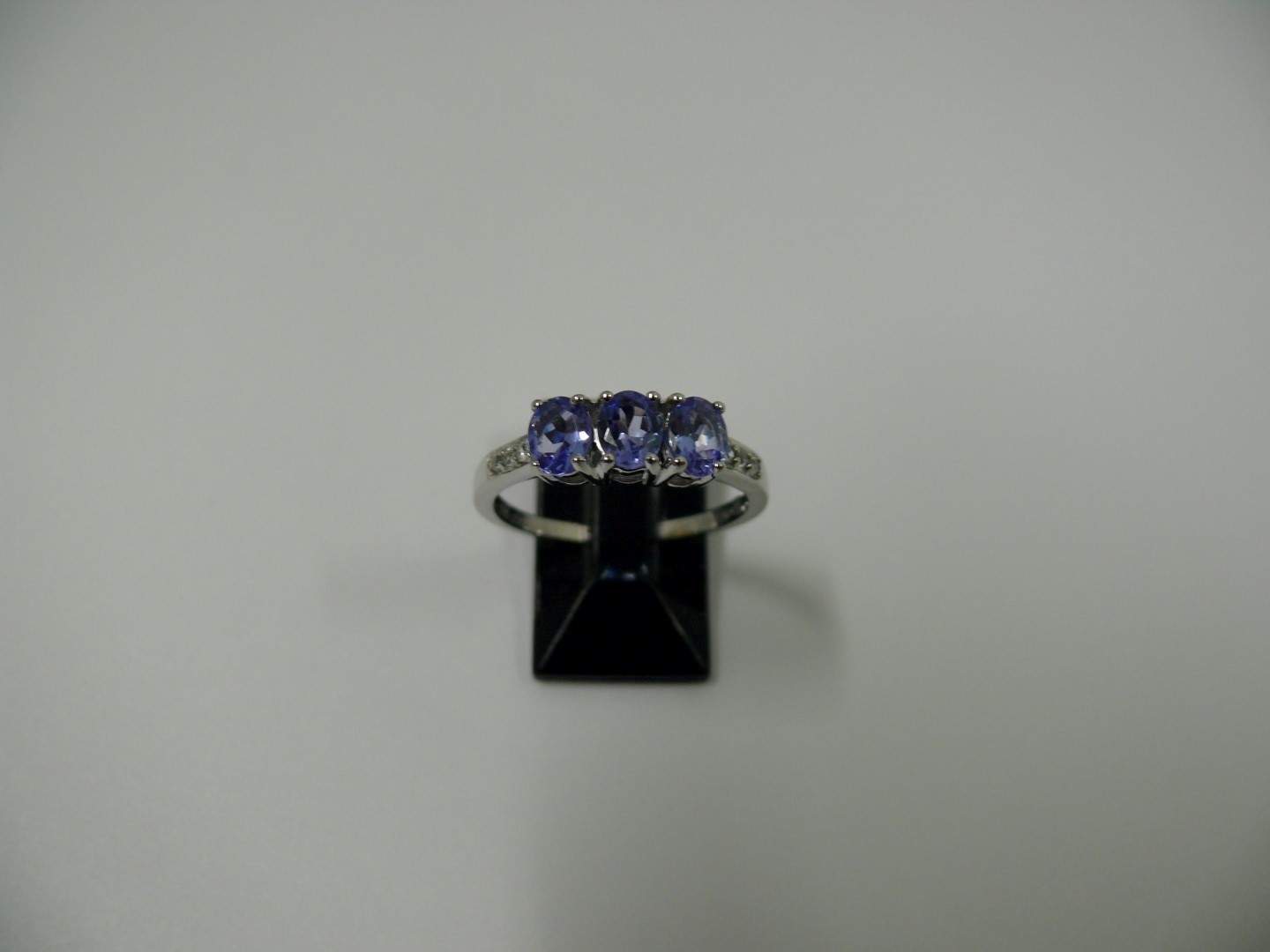 Four 10k white gold and tanzanite rings. - Image 2 of 5