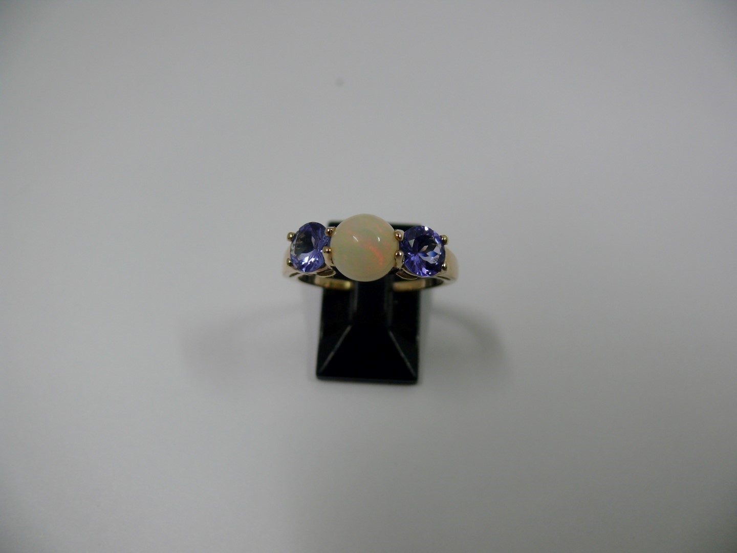 An opal and tanzanite 10k gold ring; tog - Image 4 of 4