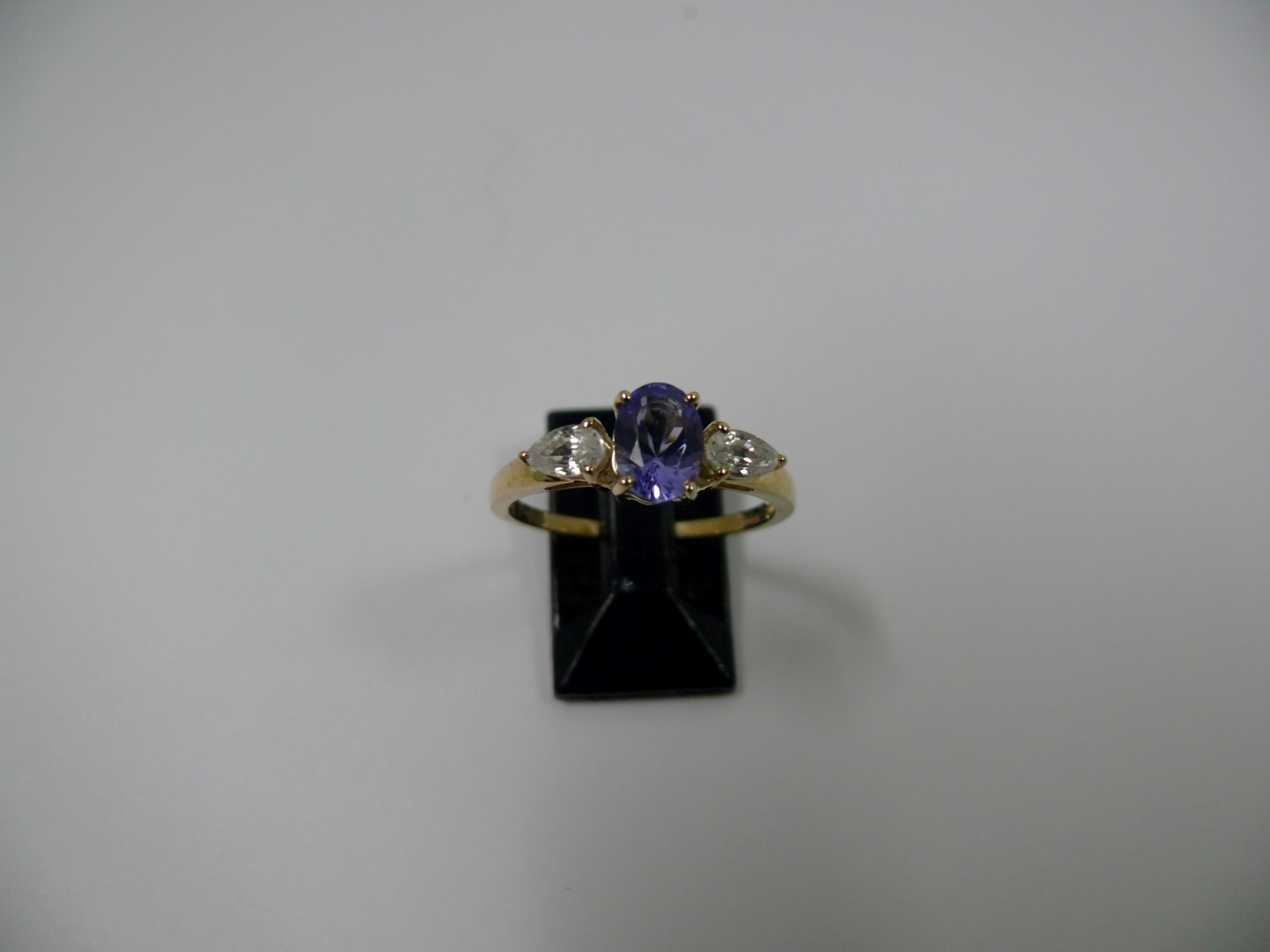 Two 10k yellow gold rings, set tanzanite - Image 5 of 5