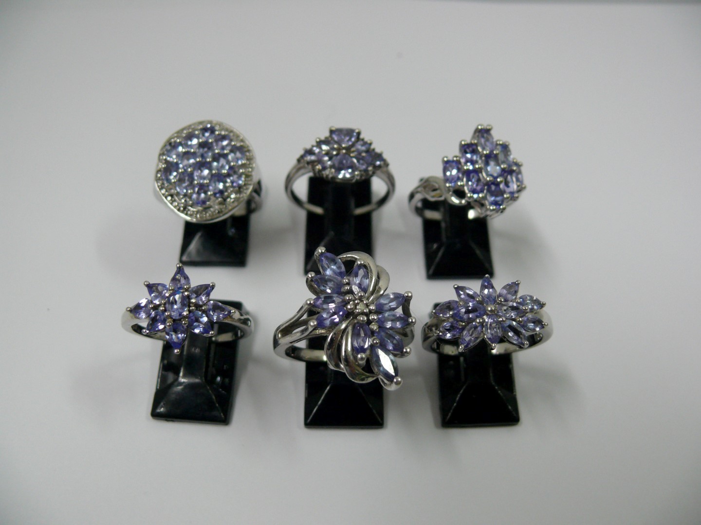 Six various 925 silver and tanzanite rin