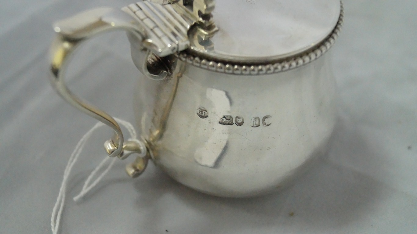 A Victorian silver mustard pot, by Georg