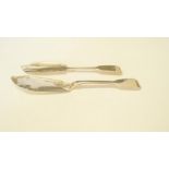 A George IV fiddle pattern silver butter knife, by William Eaton,