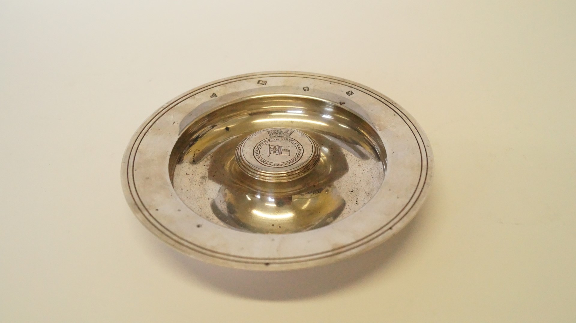 A silver circular ashtray, by Garrard & Co Ltd, London 1997,