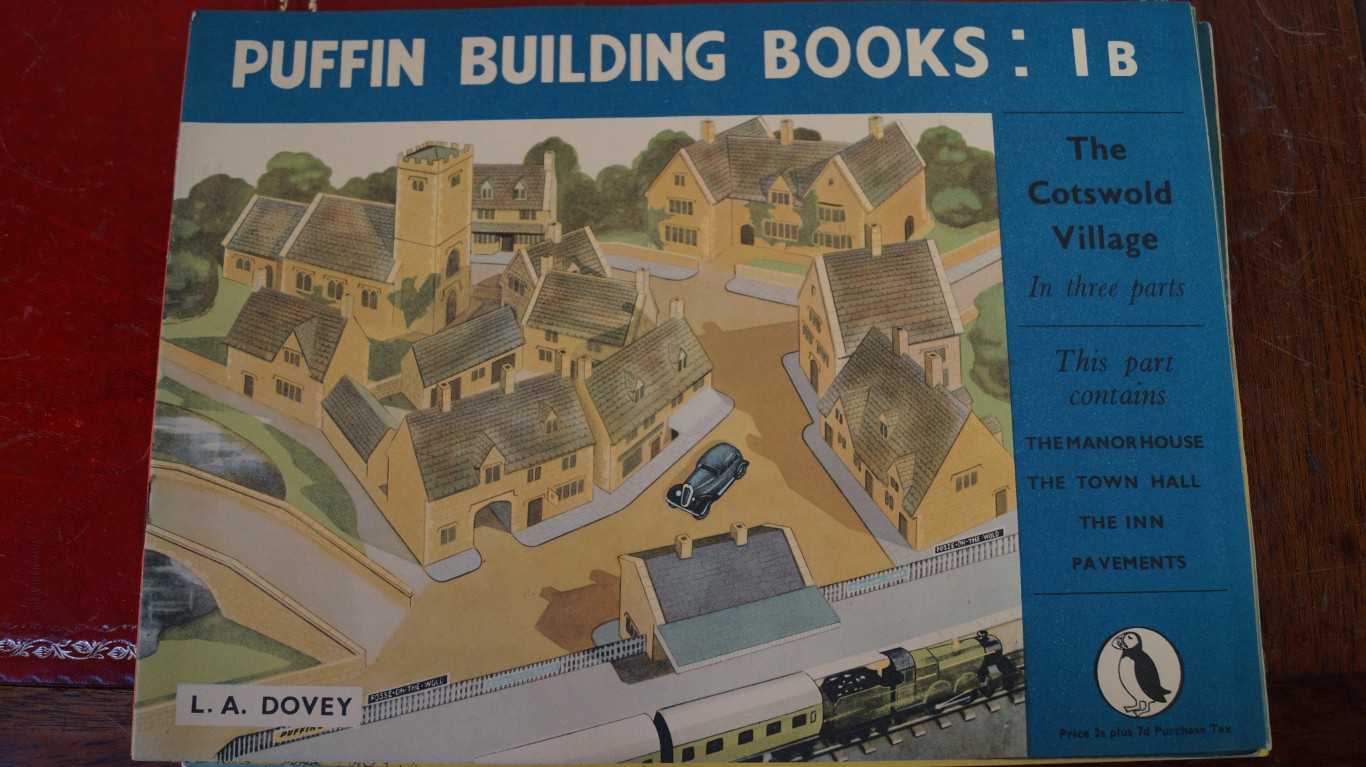 PUFFIN BUILDING BOOKS: DOVEY (L.A.): 'The Cotswold Village..'; London (1947). Three parts. - Image 2 of 4