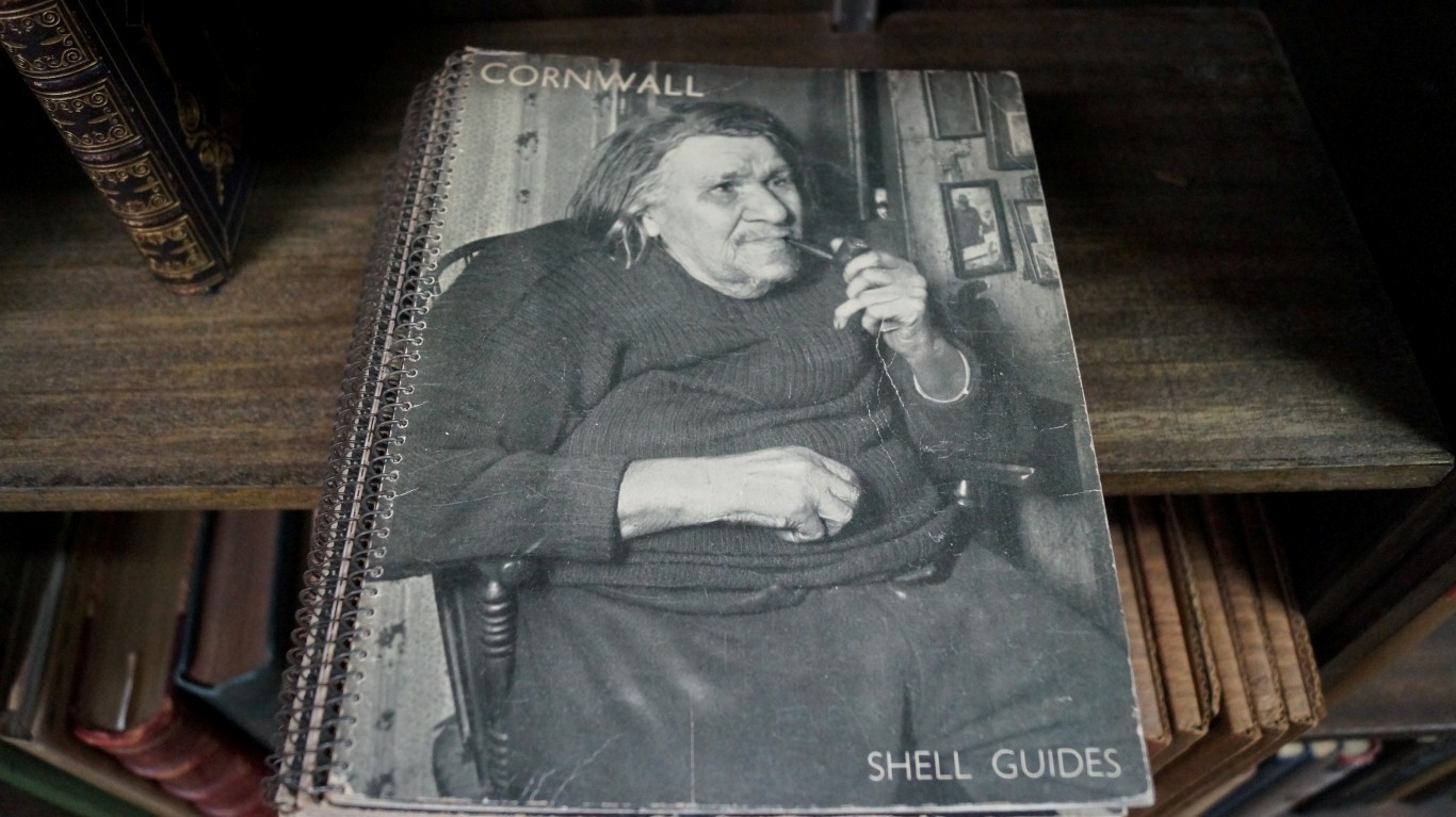 SHELL GUIDES: A collection of nine pre-war spiral-bound Shell guides, - Image 2 of 11