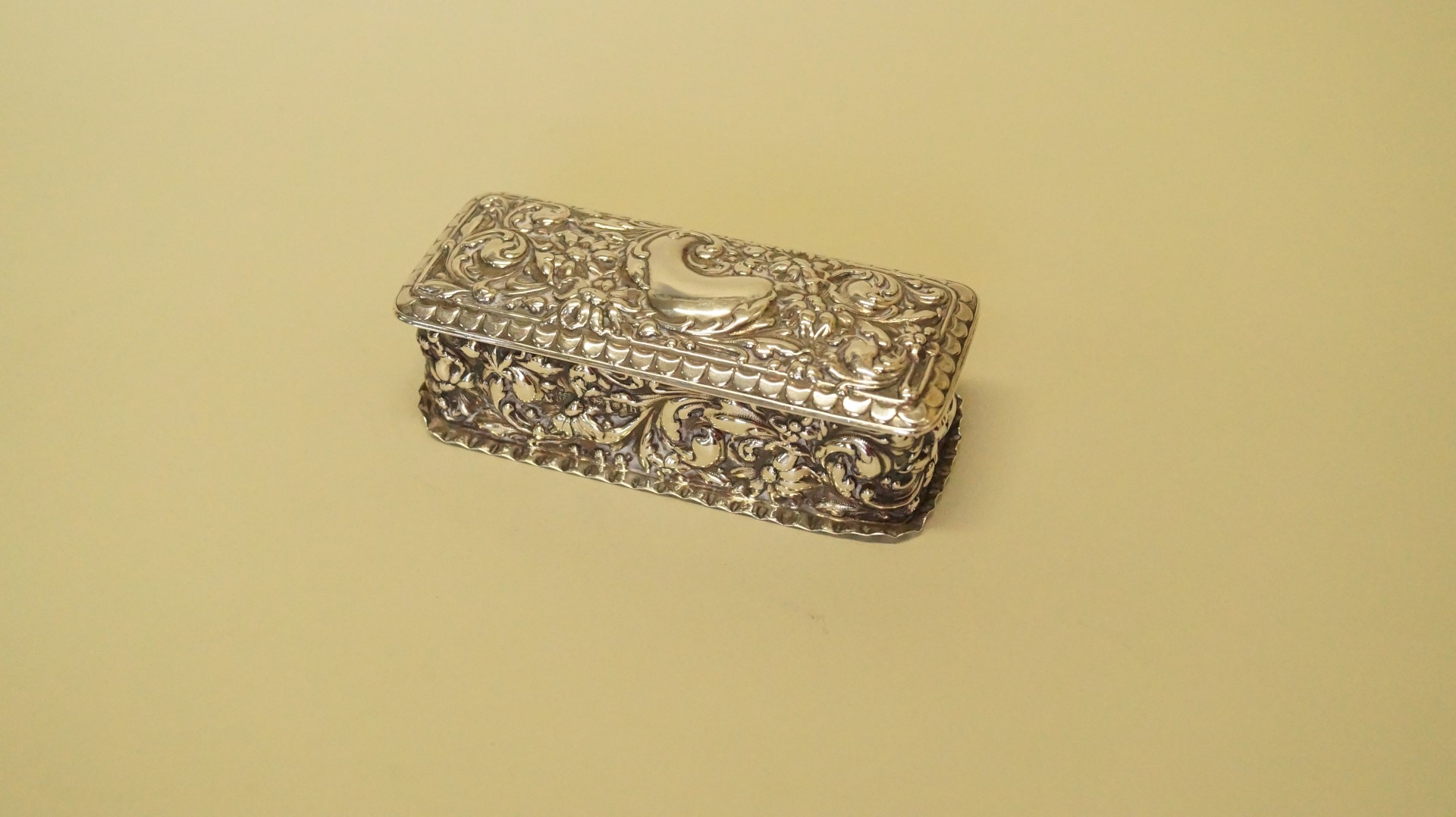 An Edwardian rococo silver rectangular box, by W H & Co Ltd, London 1903, 11cm. - Image 4 of 4