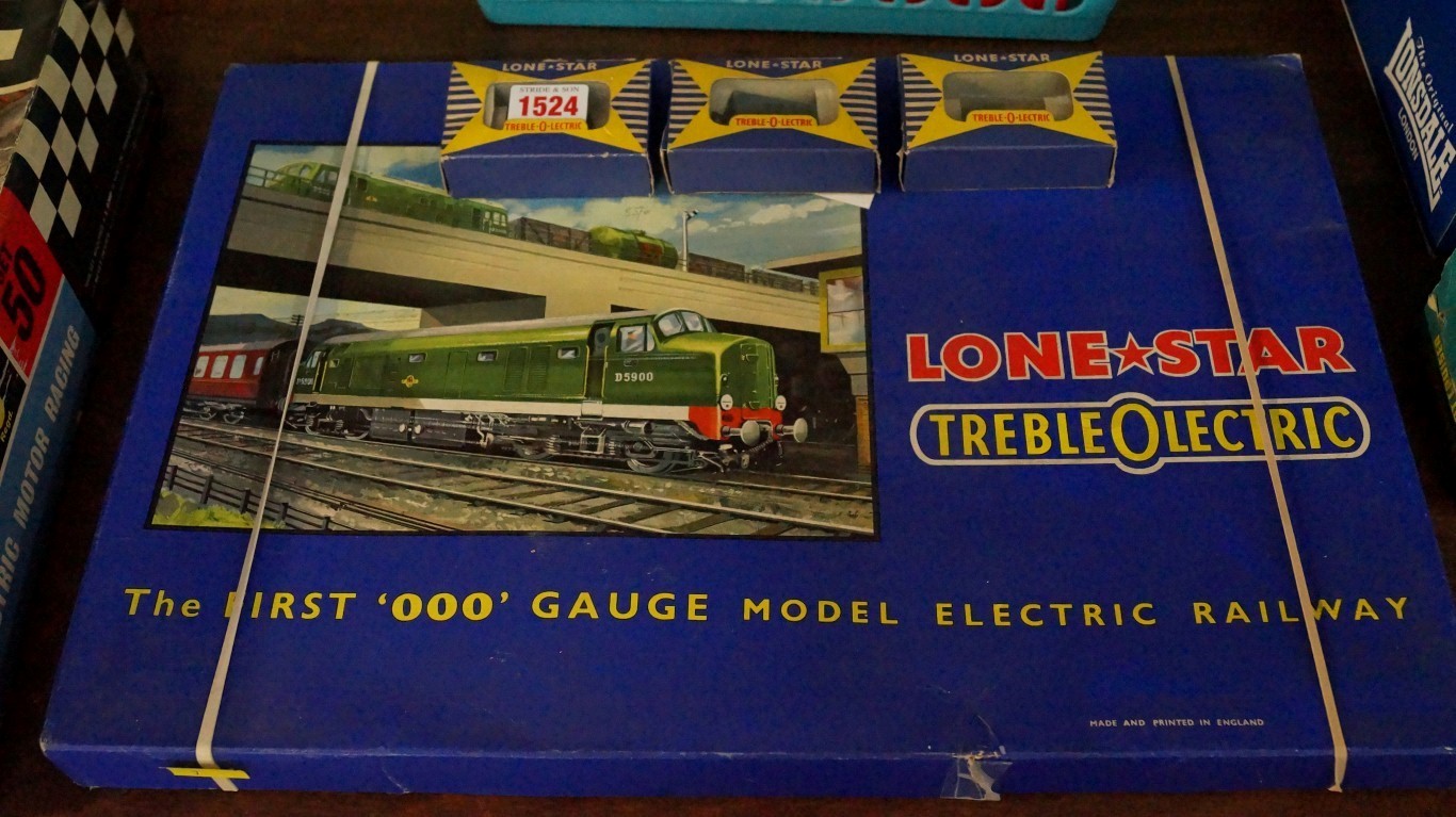 A Lone Star OOO gauge EL50 goods set; boxed; together with a small quantity of OOO gauge items.