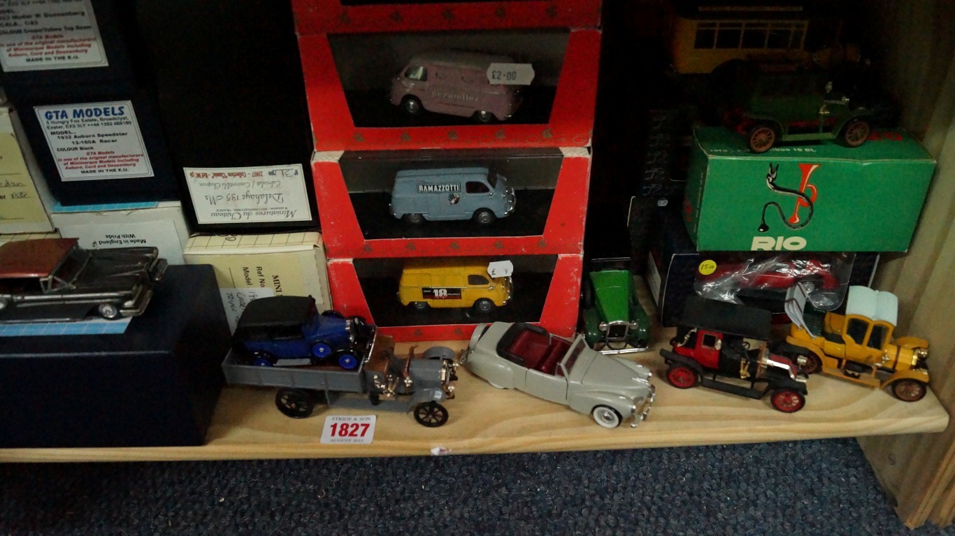 Model Cars: a large quantity of Mini Marque; Giocher; and Rio models, mostly boxed, (two shelves). - Image 3 of 4