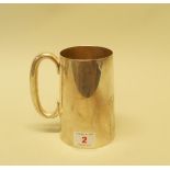 A silver tapering cylindrical beer mug, by Walker & Hall, Sheffield 1951, 12.5cm, 354g. Condition