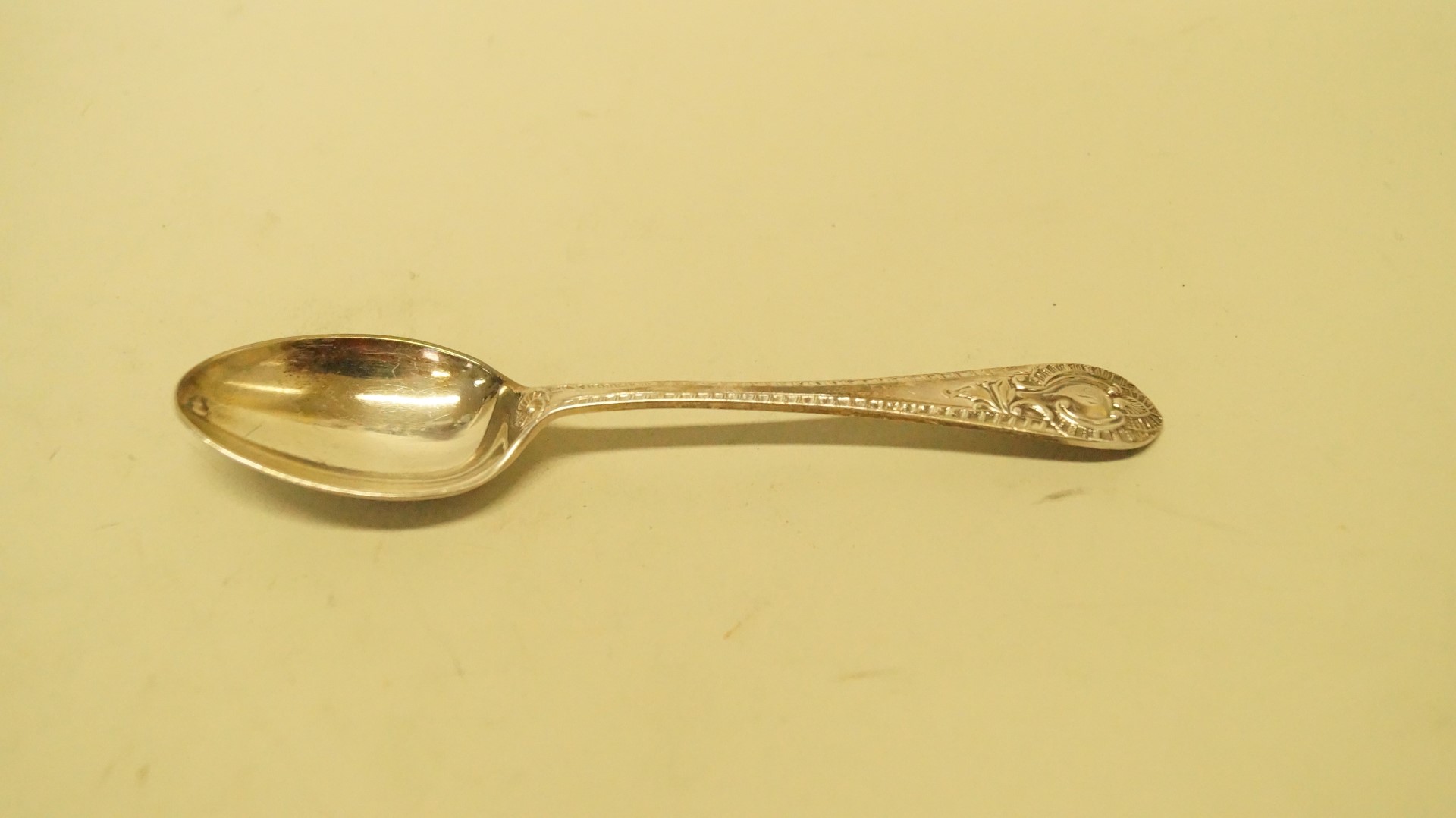 Set of six Edwardian silver teaspoons, by Walker & Hall, Sheffield 1902, 181g, in associated case. - Image 3 of 3