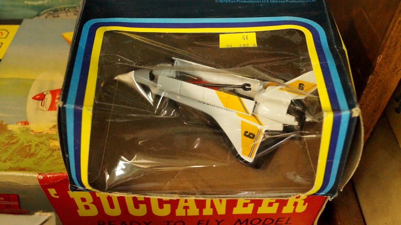 A Corgi James Bond 'Moonraker' Space Shuttle, boxed; together with another similar smaller example, - Image 3 of 5