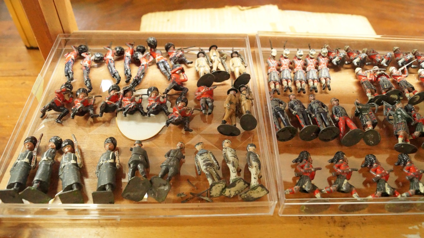 A large quantity of Britains figures, - Image 6 of 7