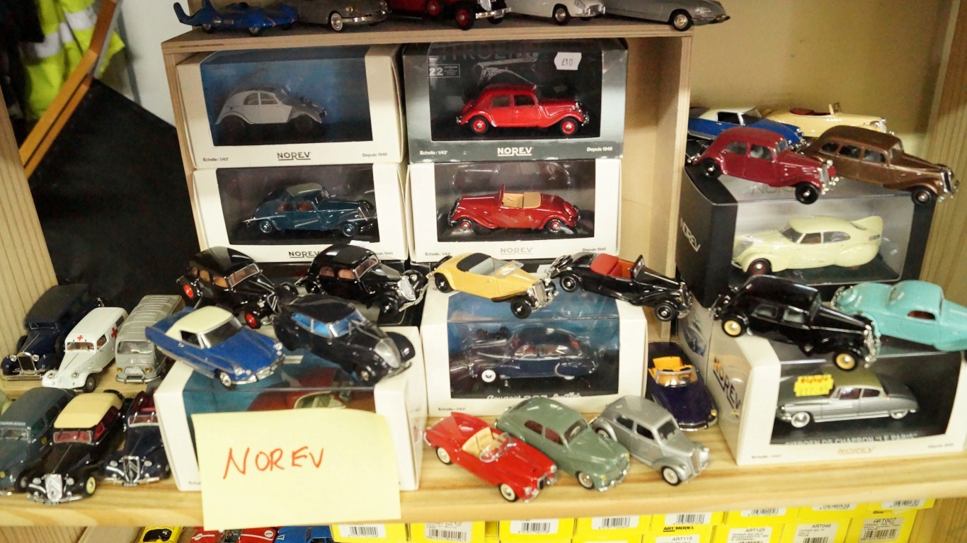 Model Cars: a large quantity of Art Model Ferarris; Norev; and Spark models, mostly boxed, - Image 2 of 13