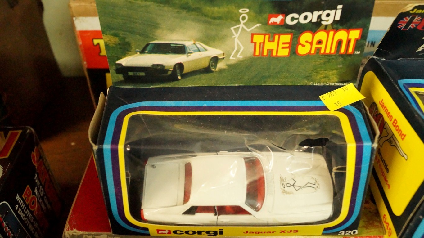 A Corgi James Bond 'Moonraker' Space Shuttle, boxed; together with another similar smaller example, - Image 4 of 5