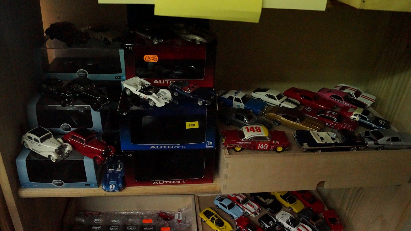 Model Cars: a large quantity of Franklin Mint; Universal; Autoart; City; and other various models, - Image 4 of 5