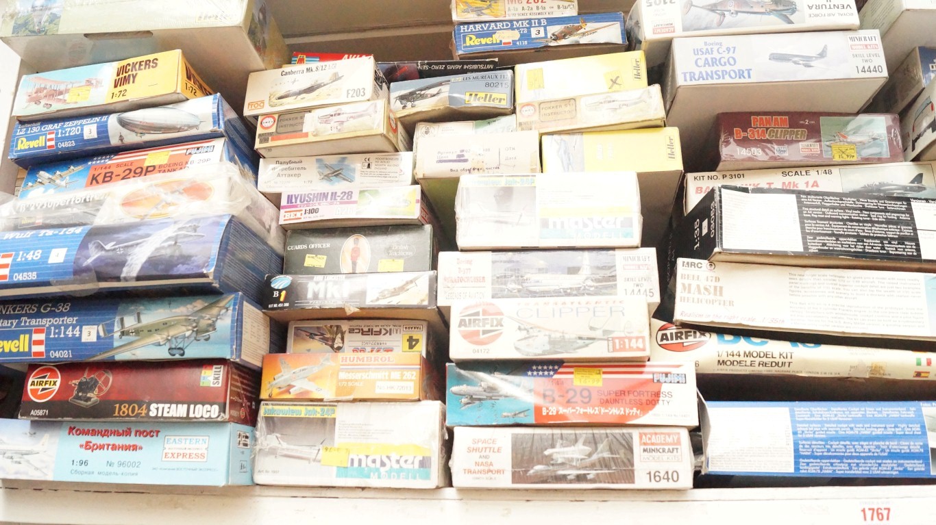 A large quantity of boxed model kits, to include examples by Frog; Airfix; Minicraft; Tamiya etc. - Image 2 of 3