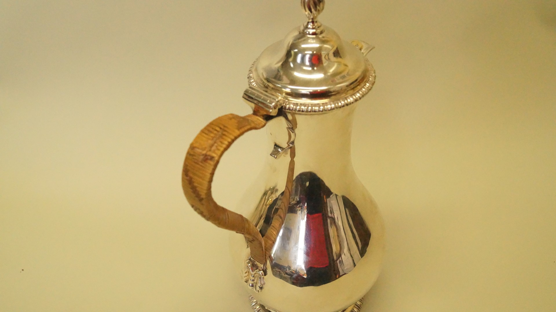 A George III silver baluster coffee pot, by Charles Wright , London 1769, 26cm, 693g. Condition - Image 3 of 7