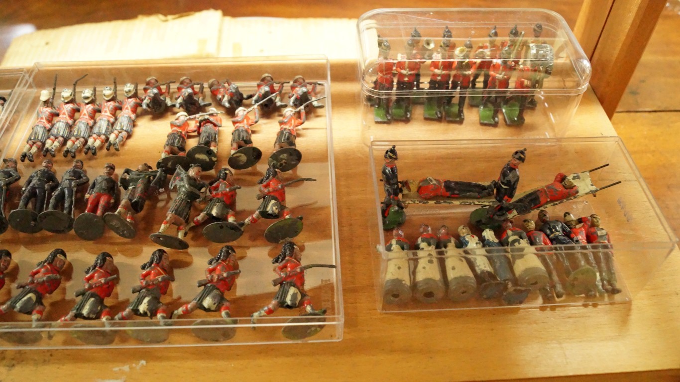 A large quantity of Britains figures, - Image 7 of 7